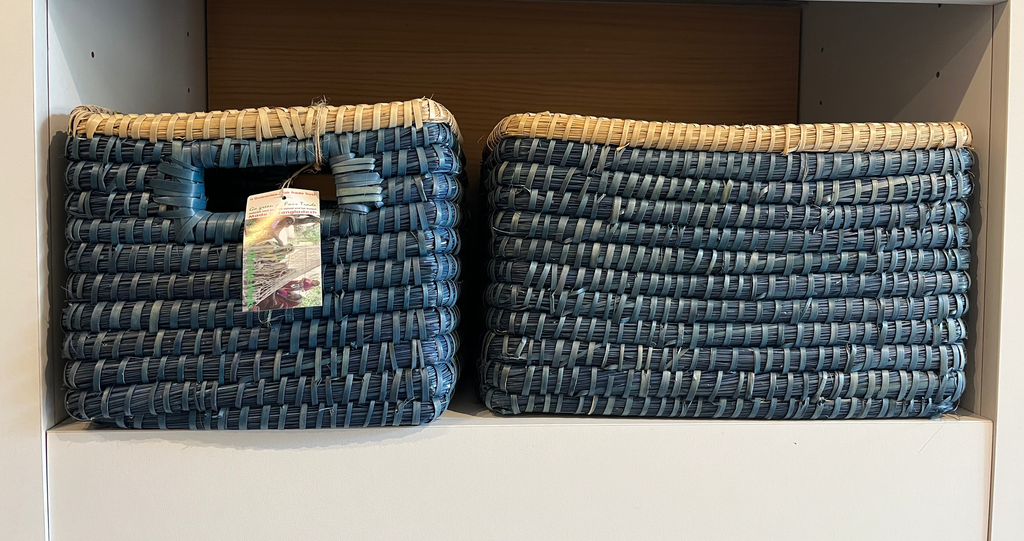 Cesta 38x28x22 cm. Bangladesh. Azul/Natural