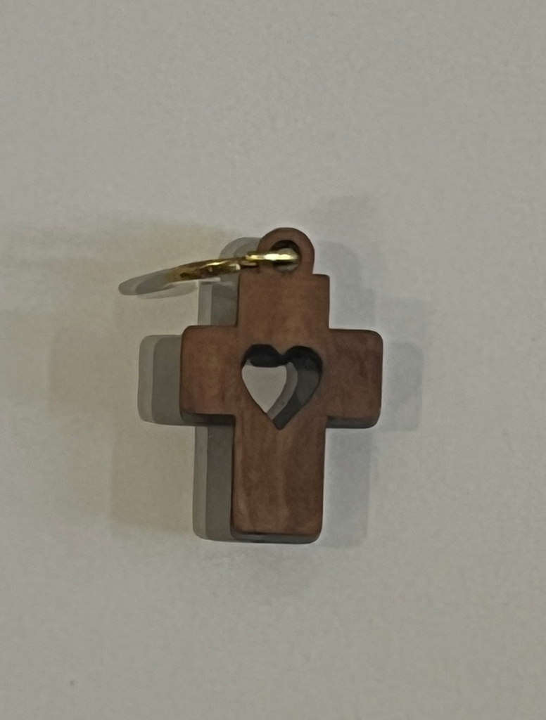 Colgante Cruz con Corazón. Madera de Olivo Palestina.