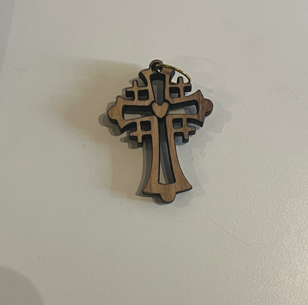 Colgante Cruz. Corazón 3cm. Madera de olivo. Palestina