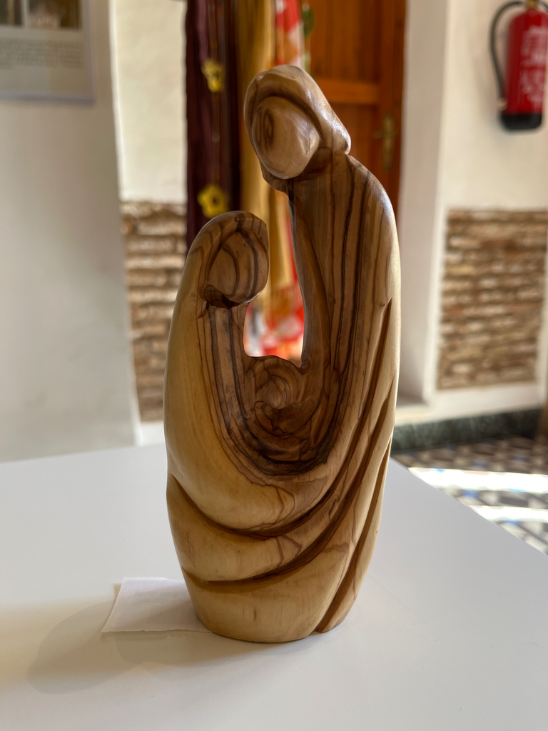 Sagrada Familia estilizada 16 cm olivo de Palestina