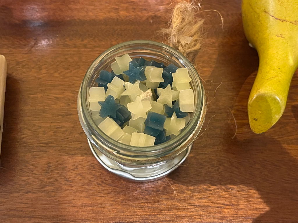 Bote vela estrellas blancas y verdes cristal. Tailandia