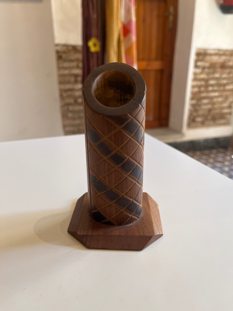 Bote lapices madera. India.