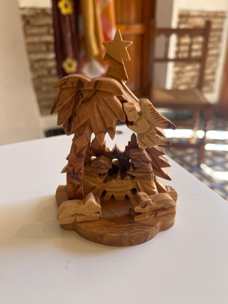 Belen madera olivo con palmera y estrella. Palestina