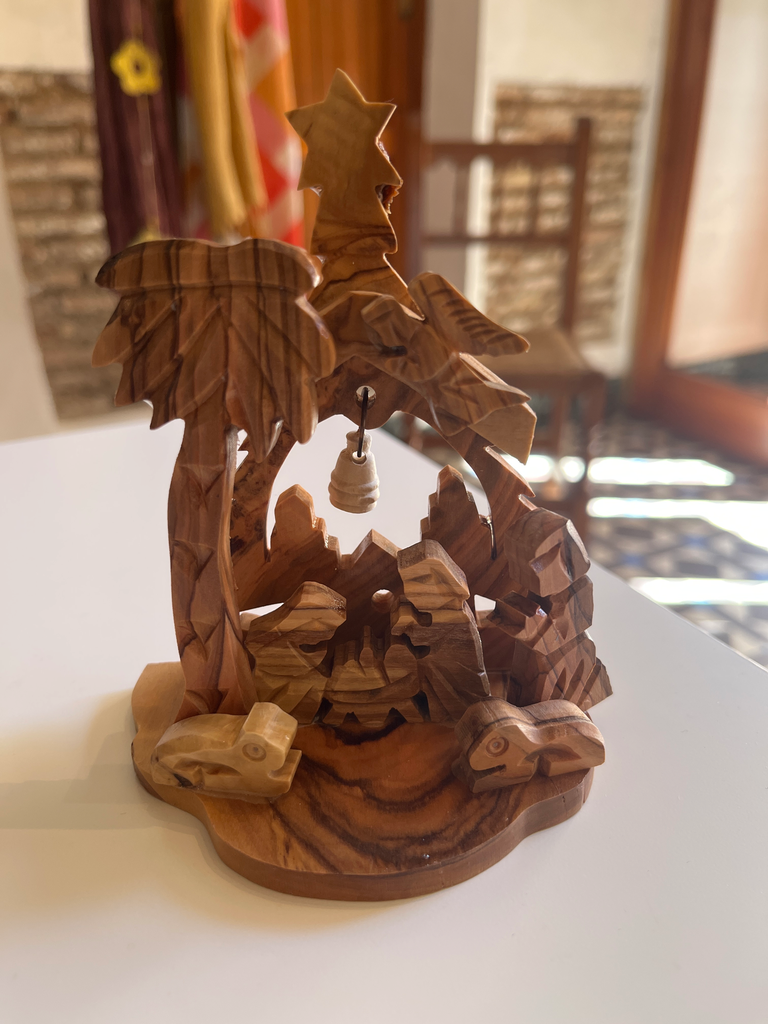 Belen madera con "campana". Palestina