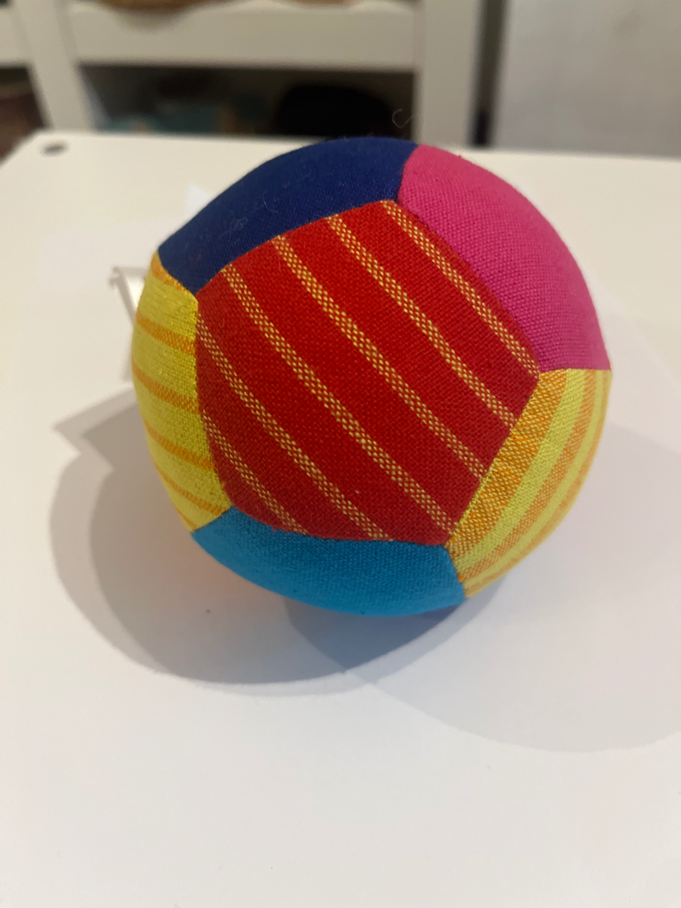 Pelota sonajero 10 cm. Sri Lanka